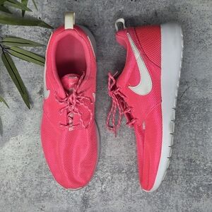 Nike | Roshe One Low Big Kids Bright Hyper Pink White Sneakers Size 7Y